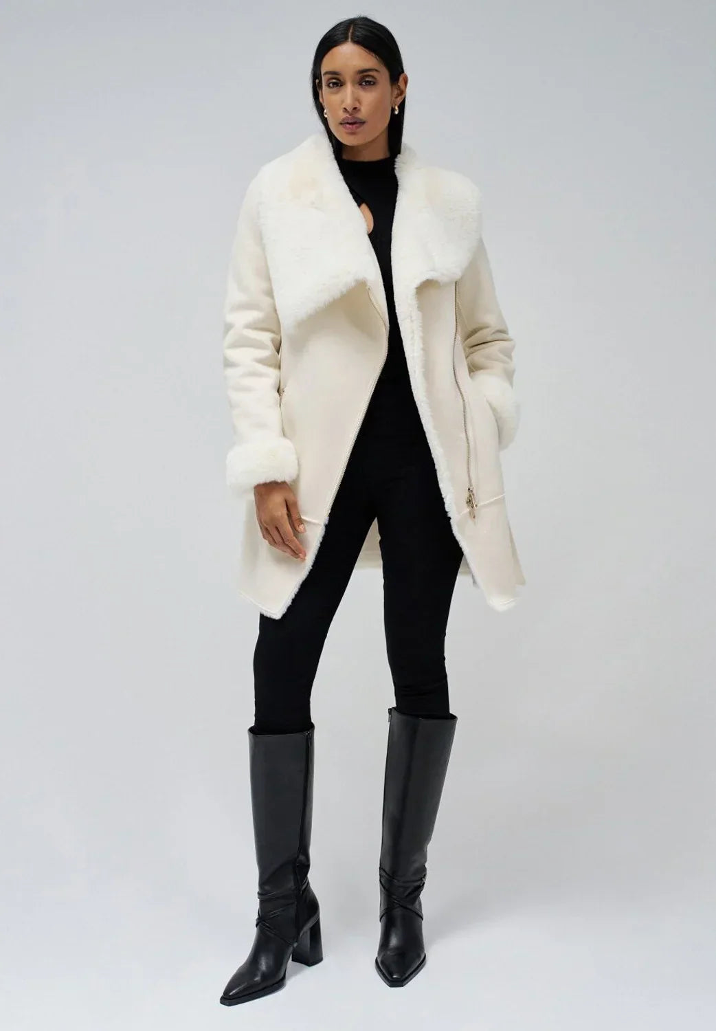 Cappotto faux shearling bianco sporco con collo ribattuto e chiusura laterale zip