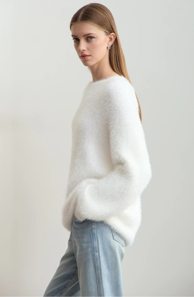 Maglia fuzzy knit bianca con vestibilità comoda