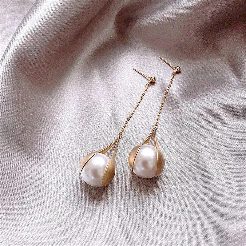 Orecchini Perla Luminosa in oro scolpito