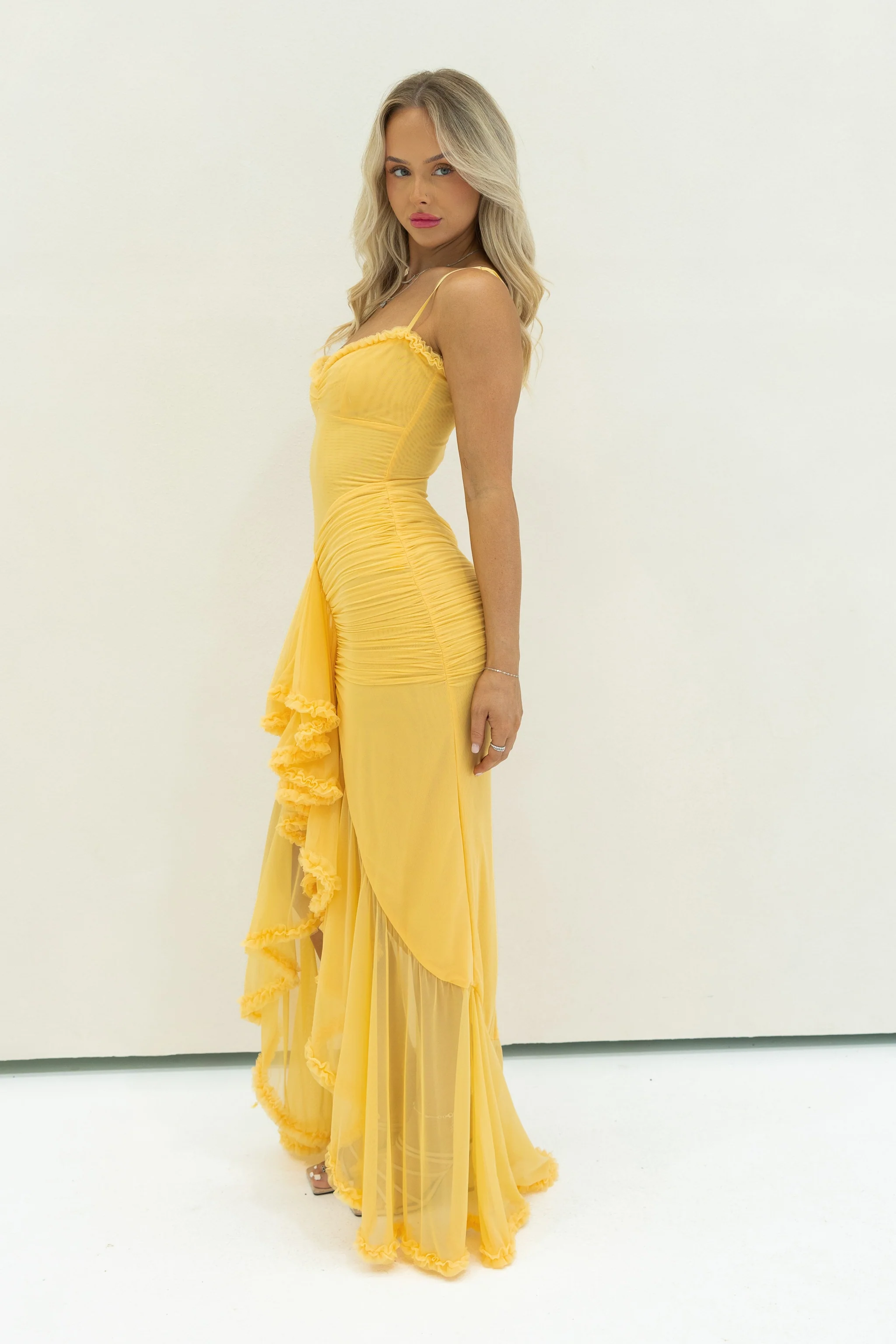 Abito Ruffle Satin Maxi | Spaghetti Straps, Acqua Frontale, Coda