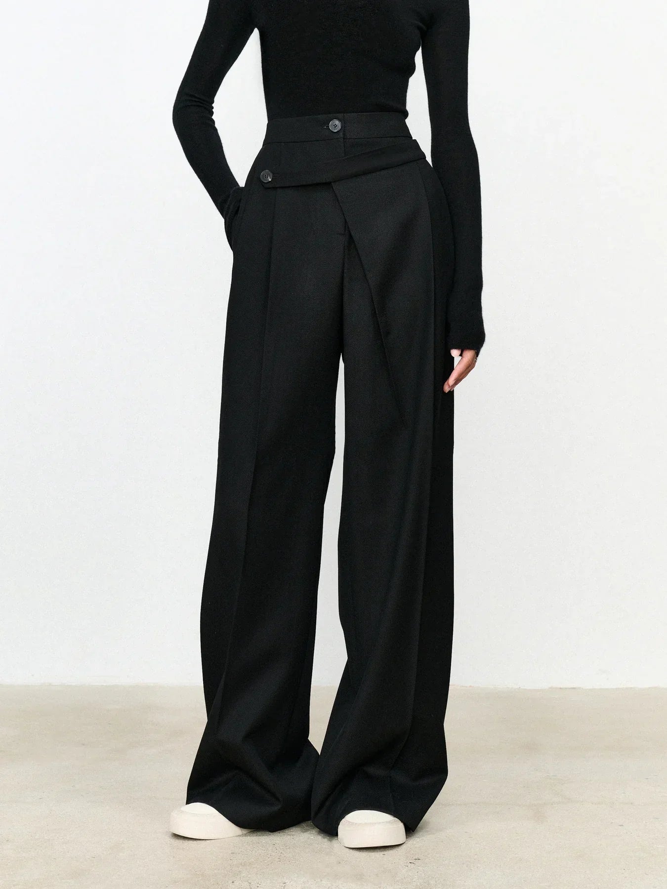 Pantaloni Dress Asimmetrici Gamba Dritta | Dettaglio Bottone Moderno
