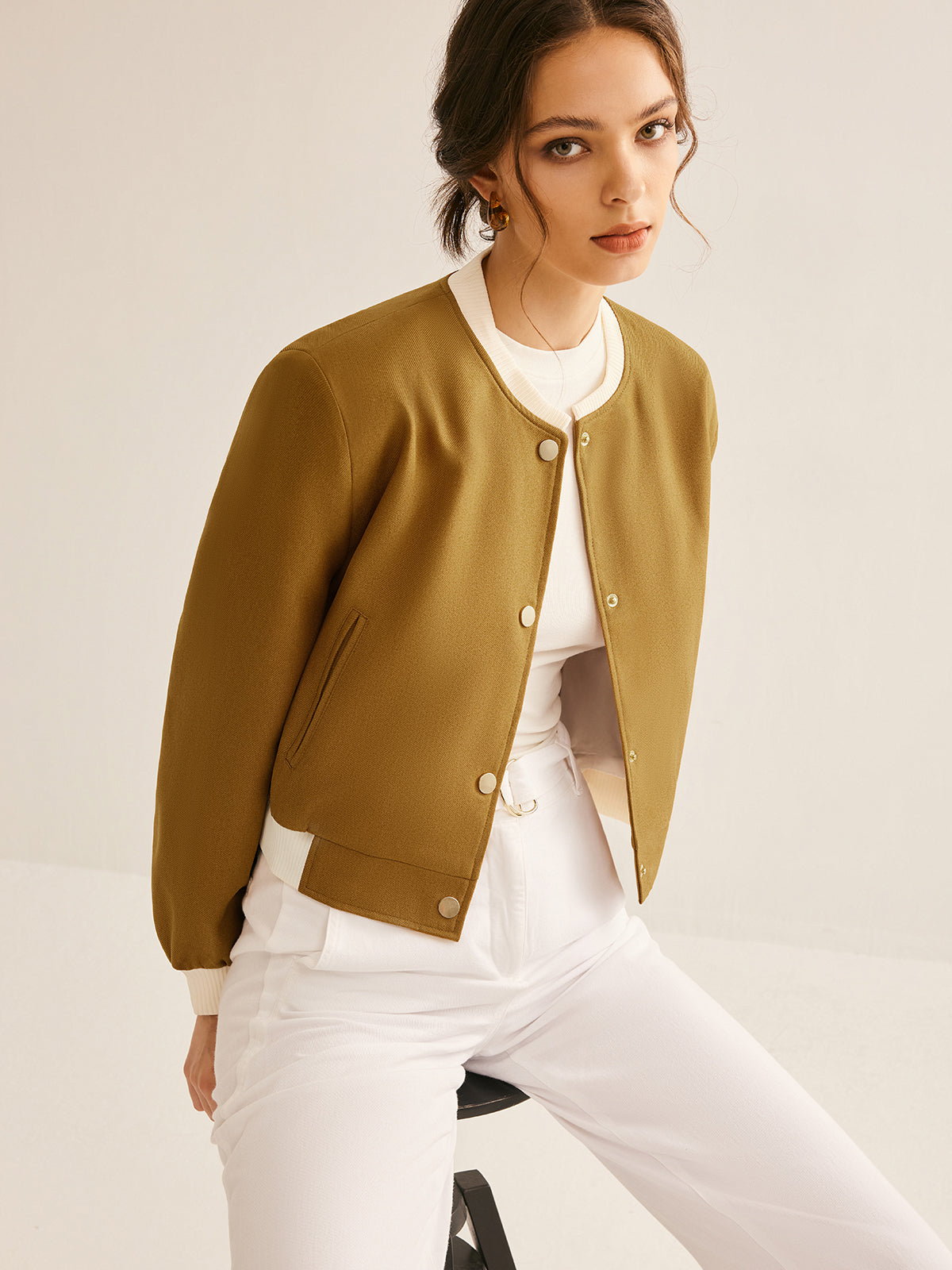 Giacca Cropped con Trim a Contrasto | Design Minimalista | Eleganza Quotidiana