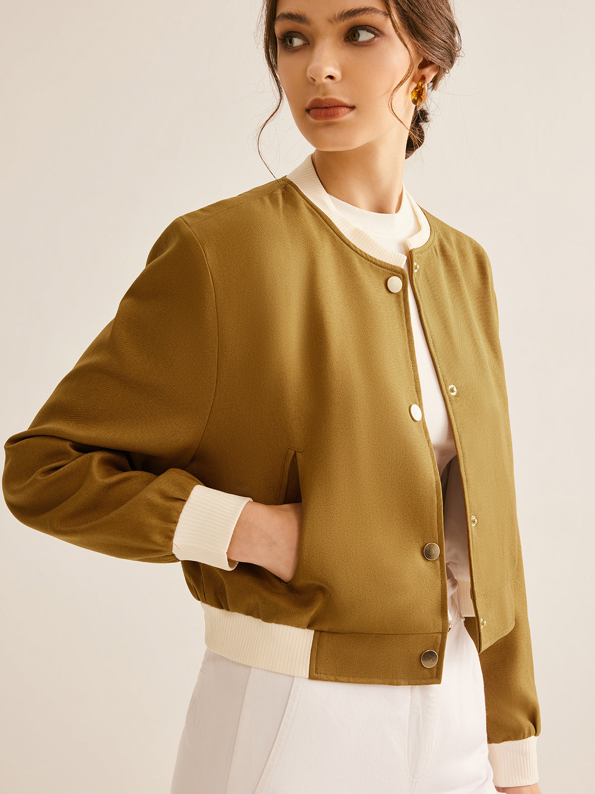 Giacca Cropped con Trim a Contrasto | Design Minimalista | Eleganza Quotidiana