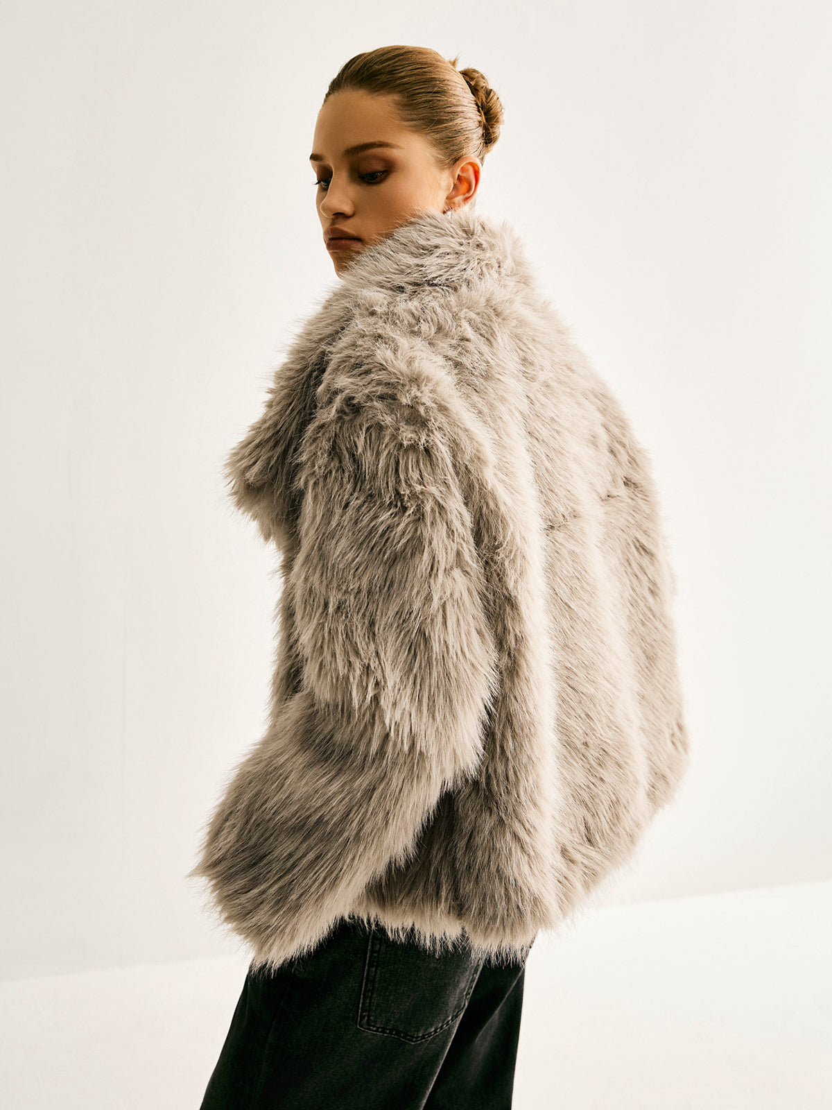 Giacca Corta in Faux Fur | Collo Oversized | Stile Invernale