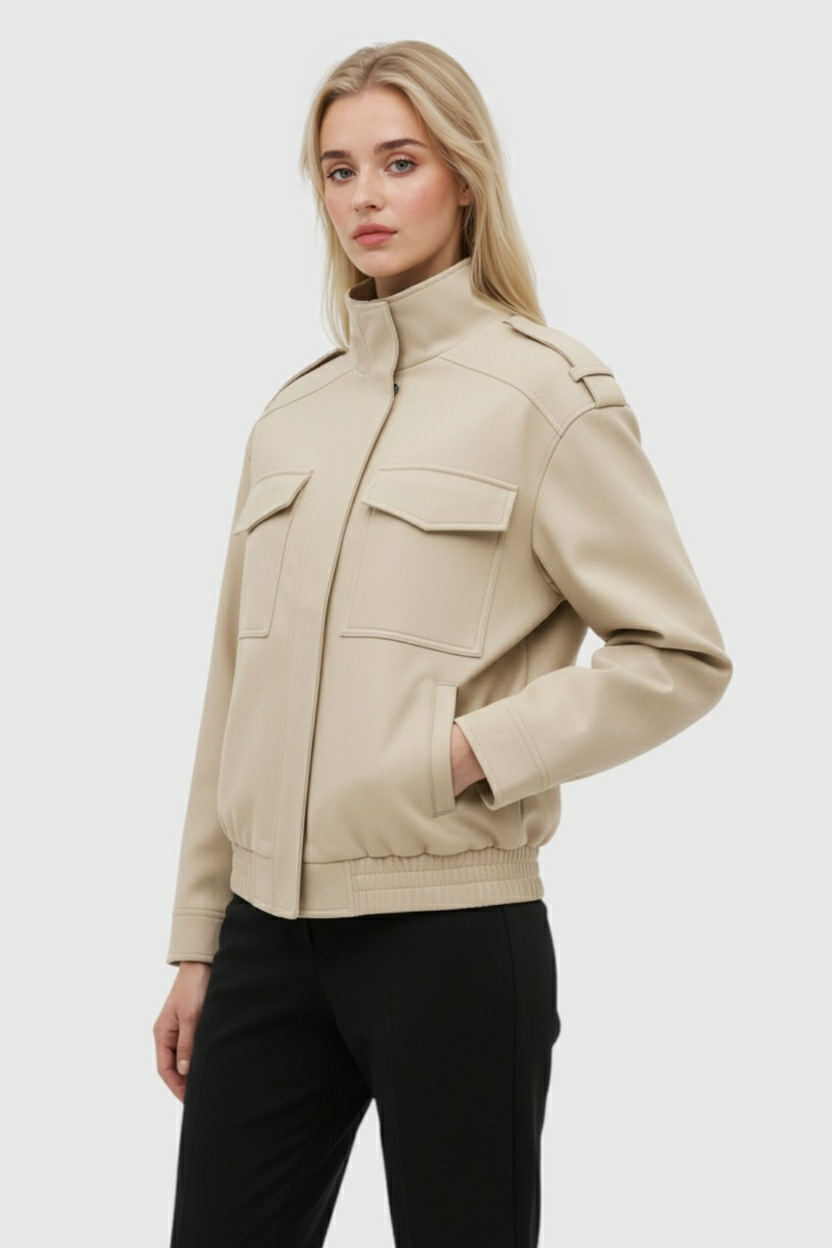 Giacca Bomber Utilitaria | Collo Alto | Zip Frontale | Tasche a Patte