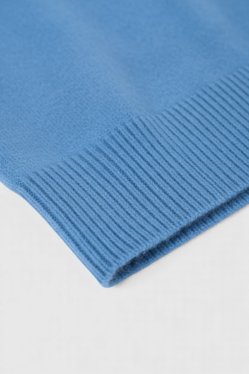 Maglione in Cashmere con Scollo a V | Maniche Lunghe, Slim Fit, Finitura Senza Salti