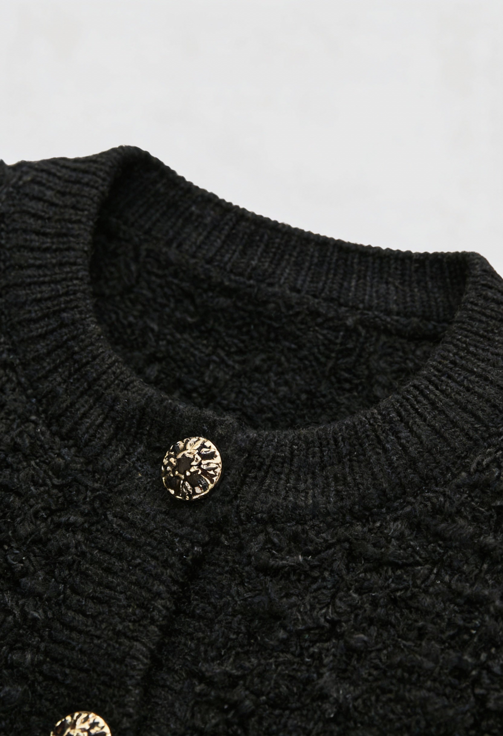 Cardigan Essenza | Maglia Tessuta | Bottoni Gioiello | Scollo Tondo | Fit Comodo