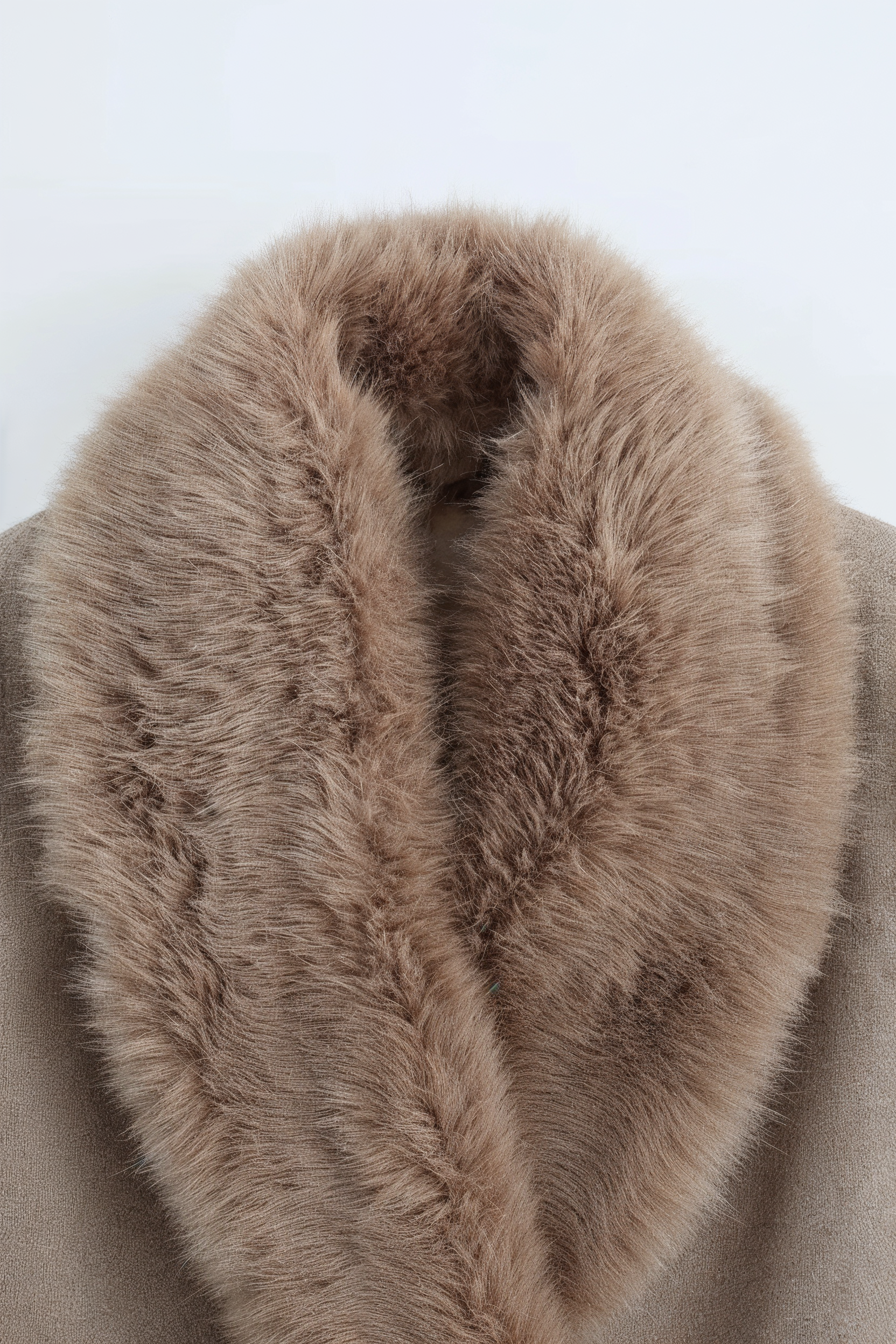 Cappotto Lungo Collo Finta Pelliccia | Vita Cinturata, Bottone Singolo