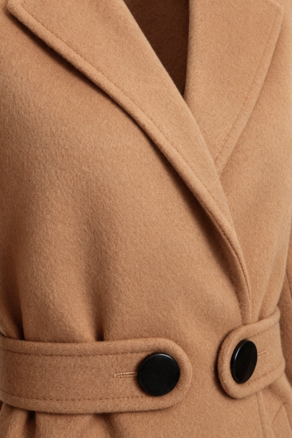Cappotto Lungo con Cintura | Collo a V, Chiusura con Bottone, Slim Fit