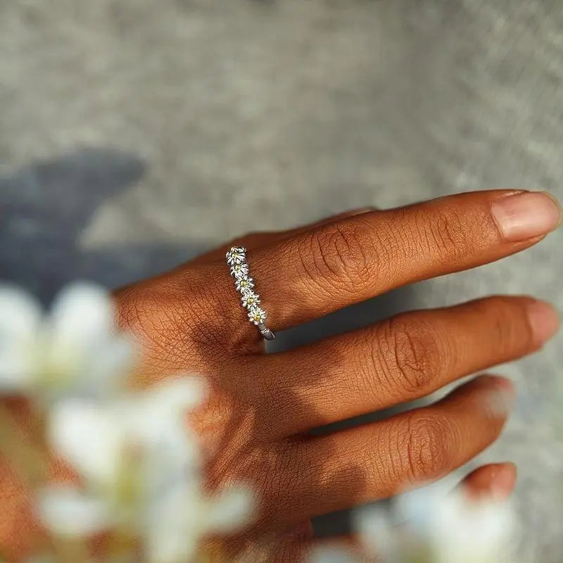 Anello Band Daisy | Design Aperto Regolabile | Smaltato a Mano