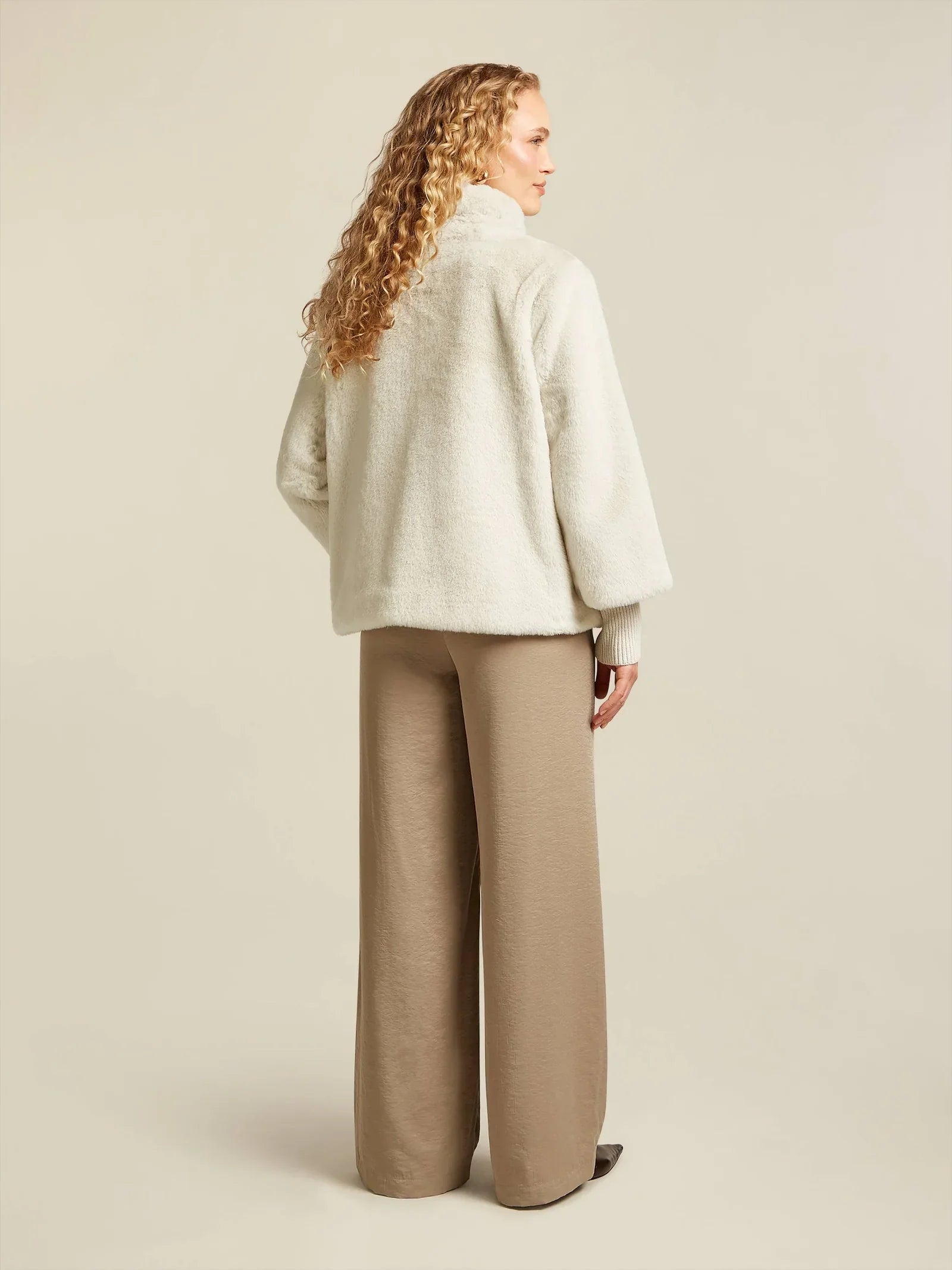 Cappotto Faux Fur | Collo Alto | Tessuto Morbido