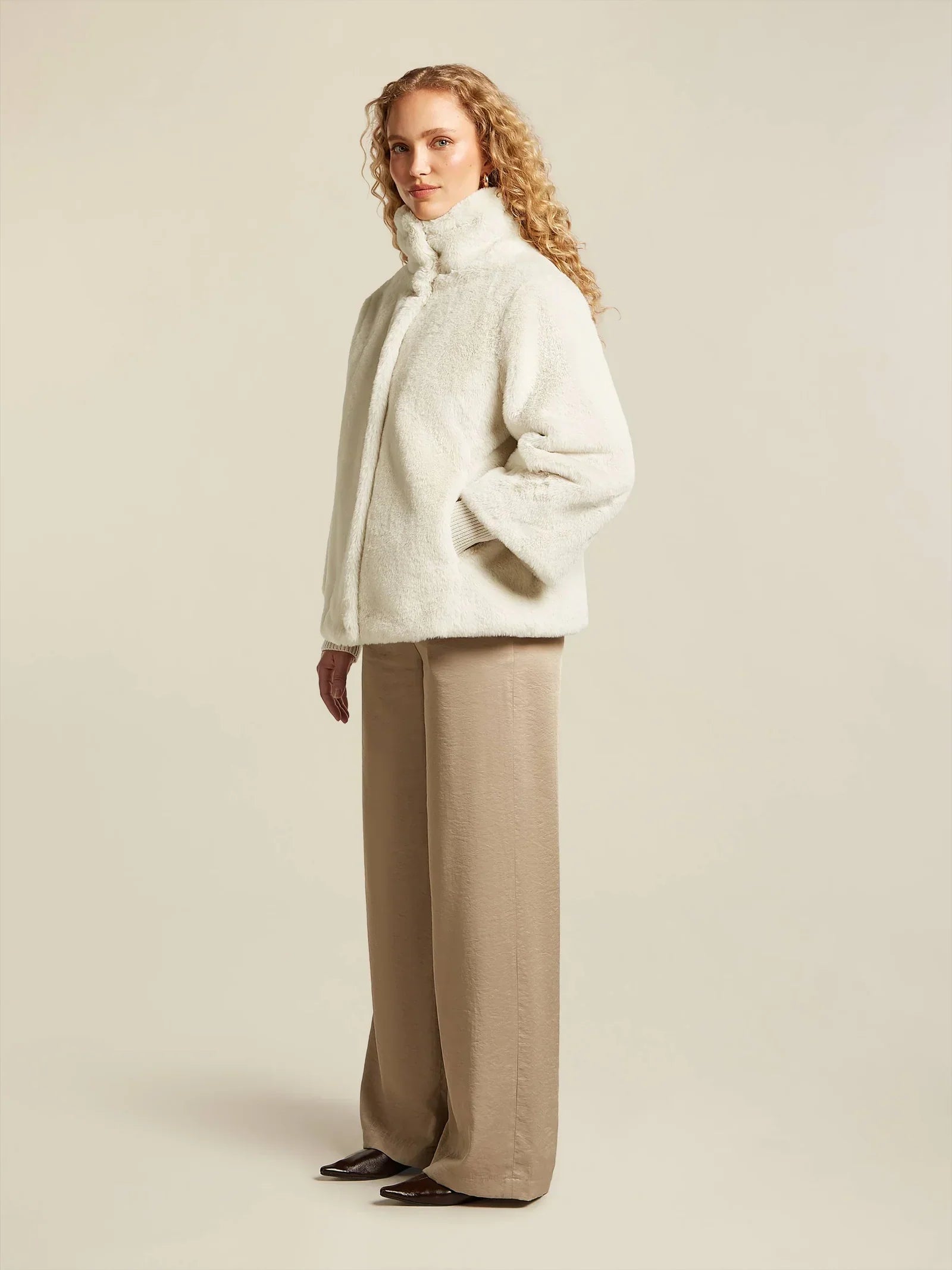 Cappotto Faux Fur | Collo Alto | Tessuto Morbido