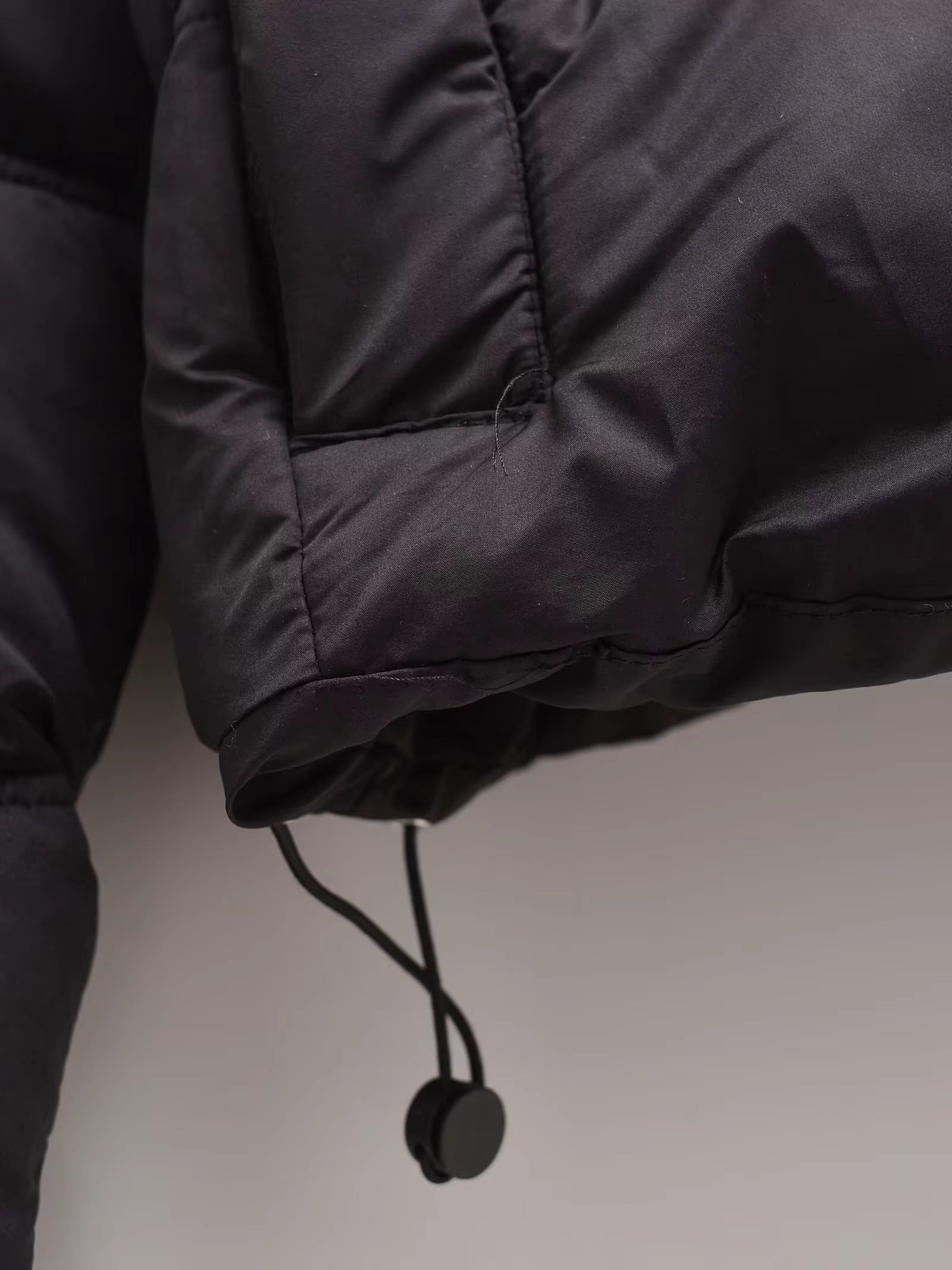 Giacca Corta Padded | Design con Cappuccio | Leggera per l'Inverno