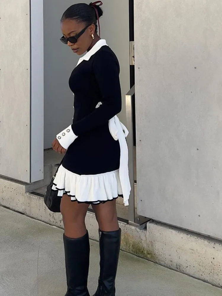 Abito Mini in Maglia | Vestibilità Slim | Chiusura Frontale con Bottoni | Orlo Volante