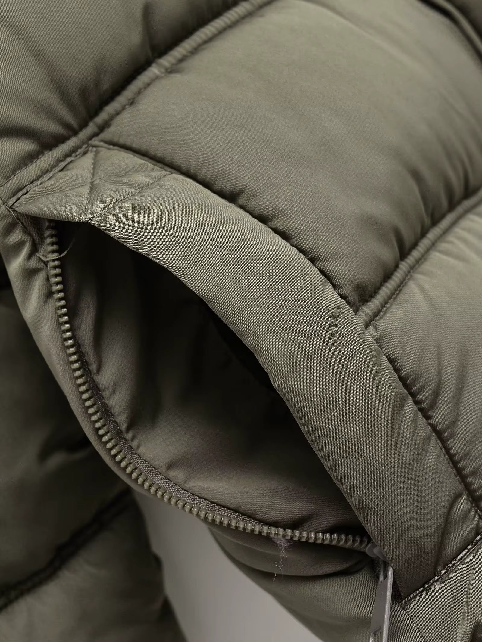 Giacca Corta Padded | Design con Cappuccio | Leggera per l'Inverno