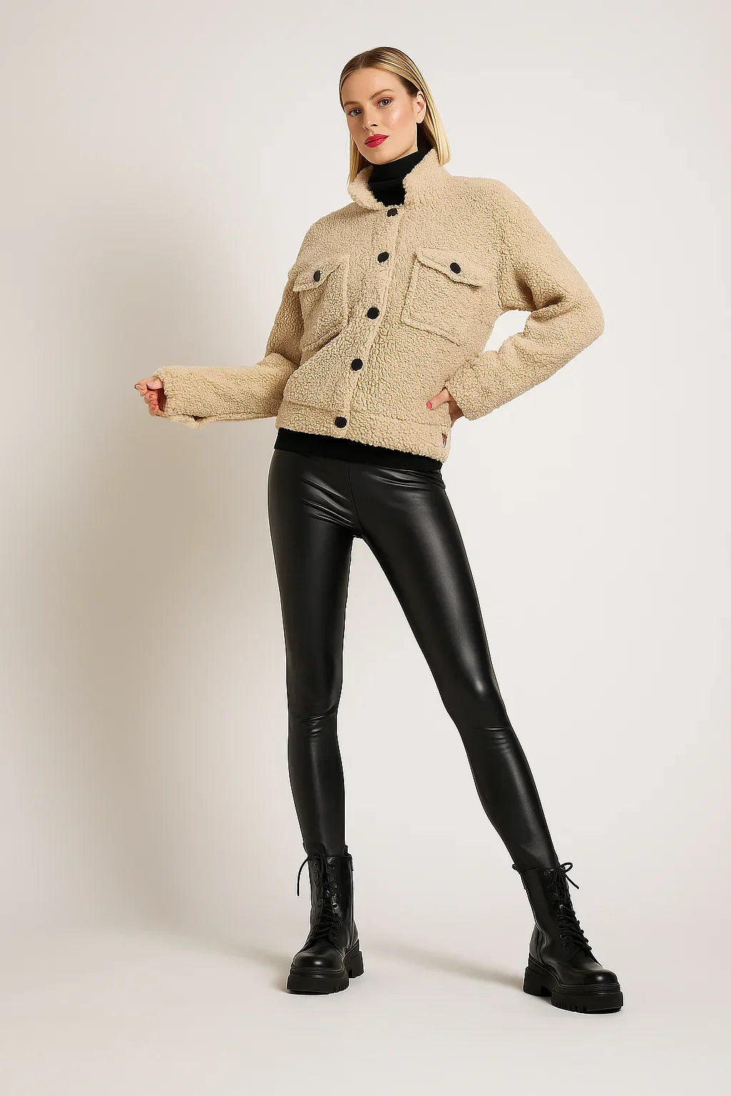Giacca Sherpa | Bottoni a Contrasto | Misto Lana Cropped