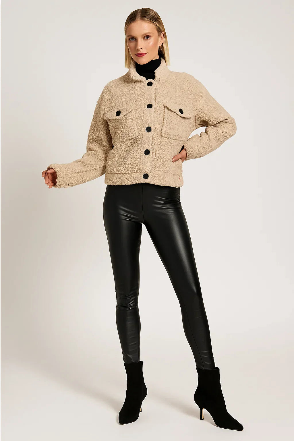 Giacca Sherpa | Bottoni a Contrasto | Misto Lana Cropped