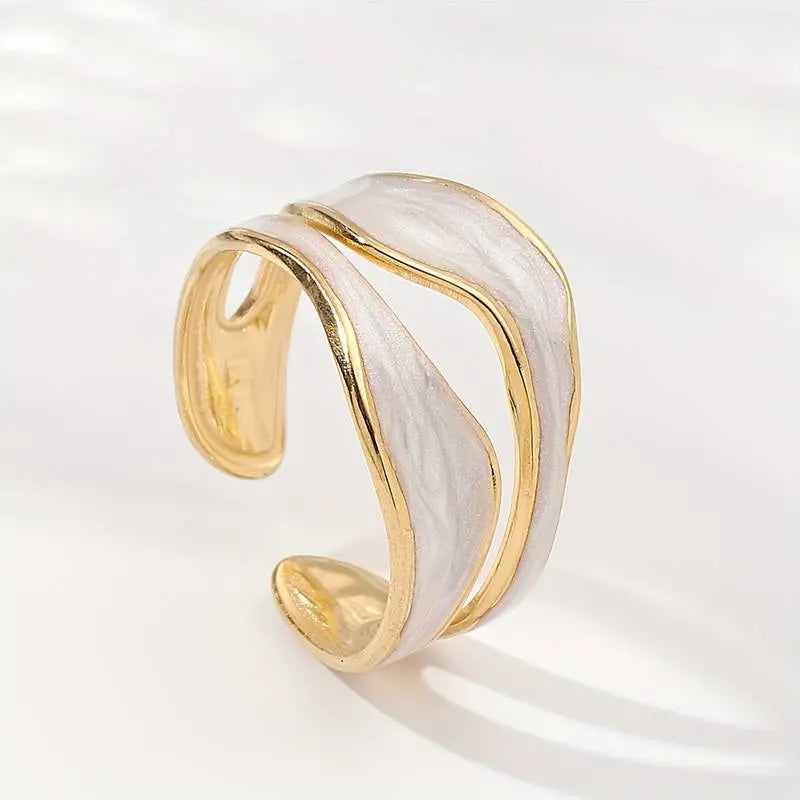 Anello Wave Luminosa | Anello aperto in oro placcato 18K con finitura in smalto