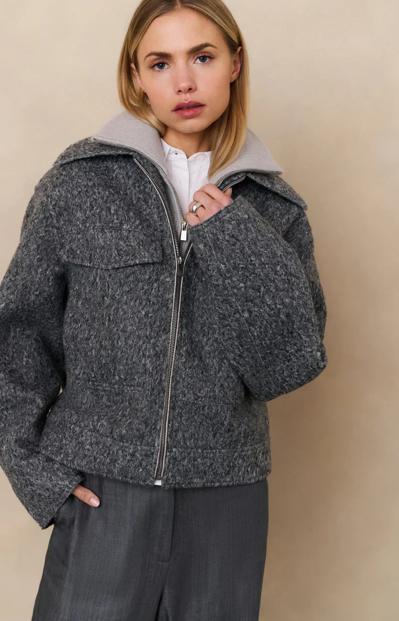 Giacca Bouclé grigia con zip e colletto oversize