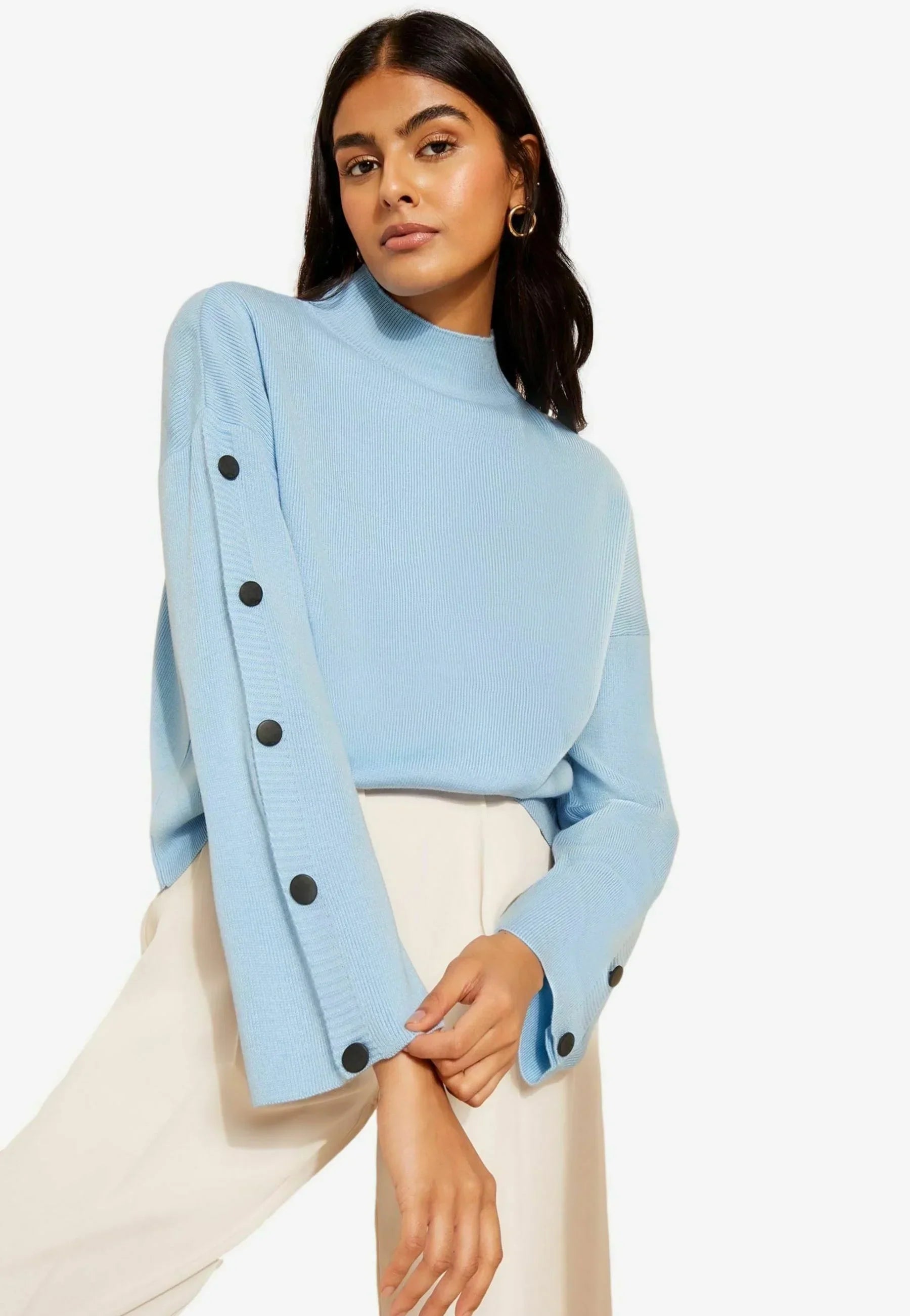 Maglione Collo Alto con Maniche a Bottoni | Vestibilità Comoda | Design Moderno