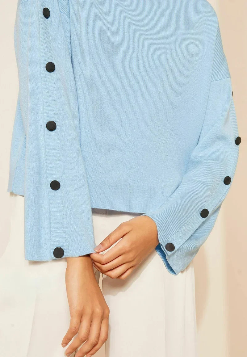 Maglione Collo Alto con Maniche a Bottoni | Vestibilità Comoda | Design Moderno