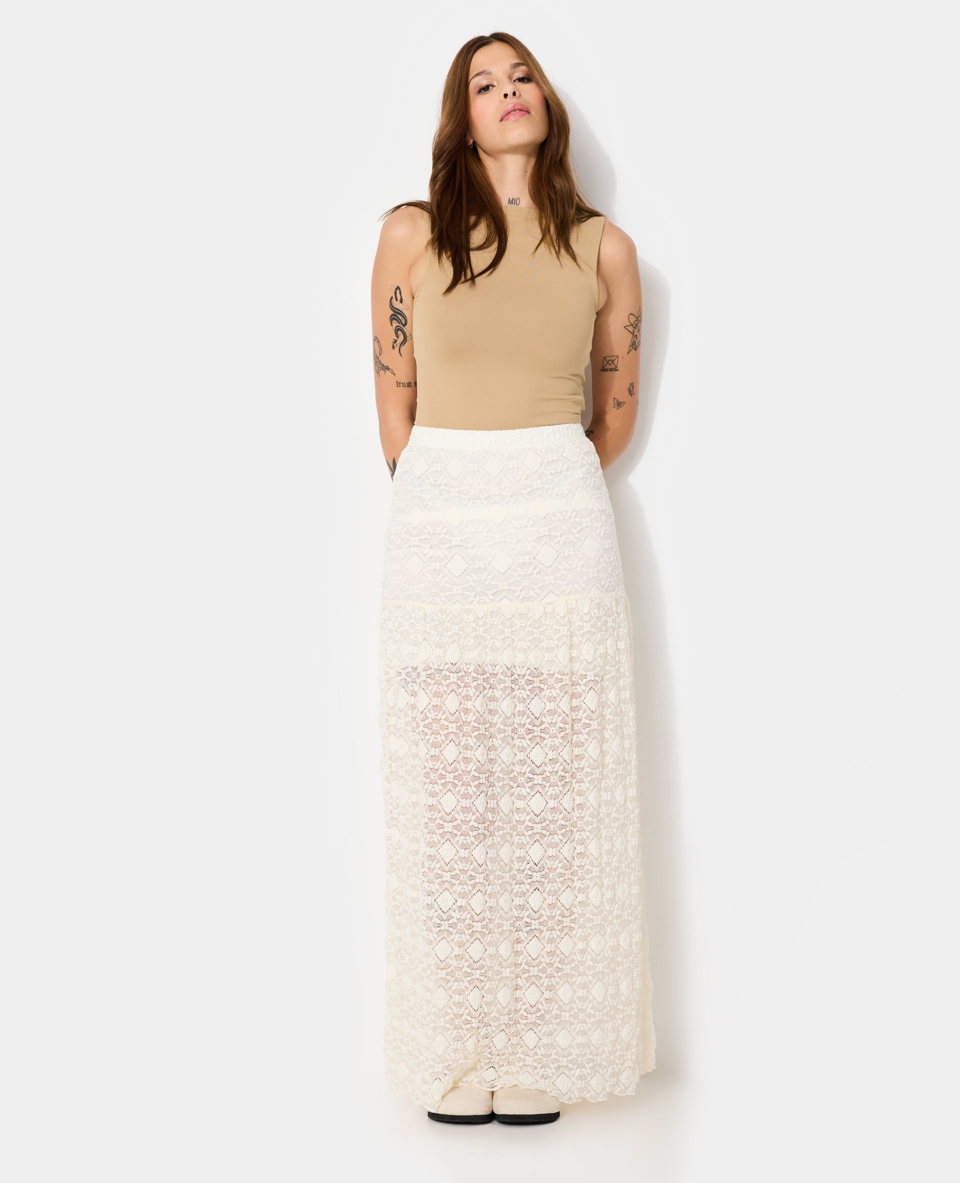 Gonna maxi in pizzo con sovrapposizione trasparente