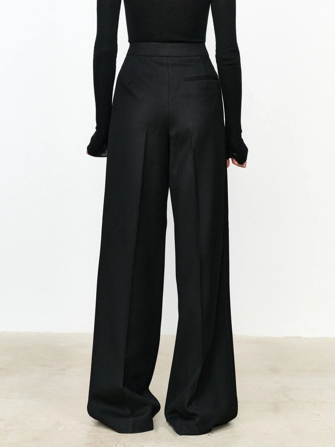 Pantaloni Dress Asimmetrici Gamba Dritta | Dettaglio Bottone Moderno