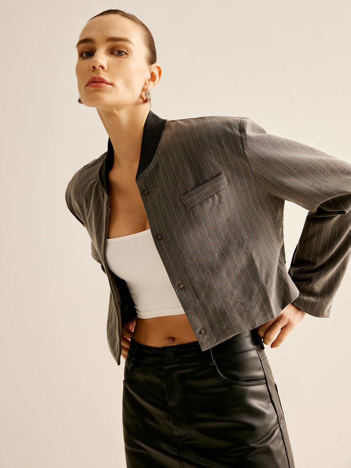 Giacca Cropped Pinstripe Essenza | Collo Alto | Fit Contemporaneo