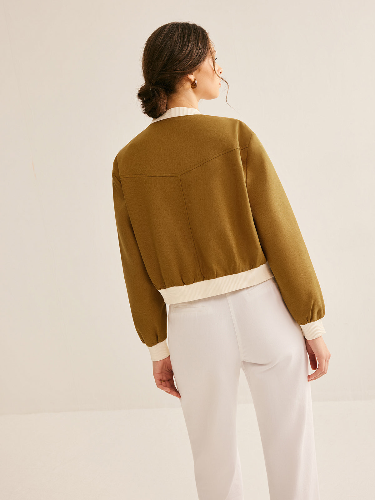 Giacca Cropped con Trim a Contrasto | Design Minimalista | Eleganza Quotidiana