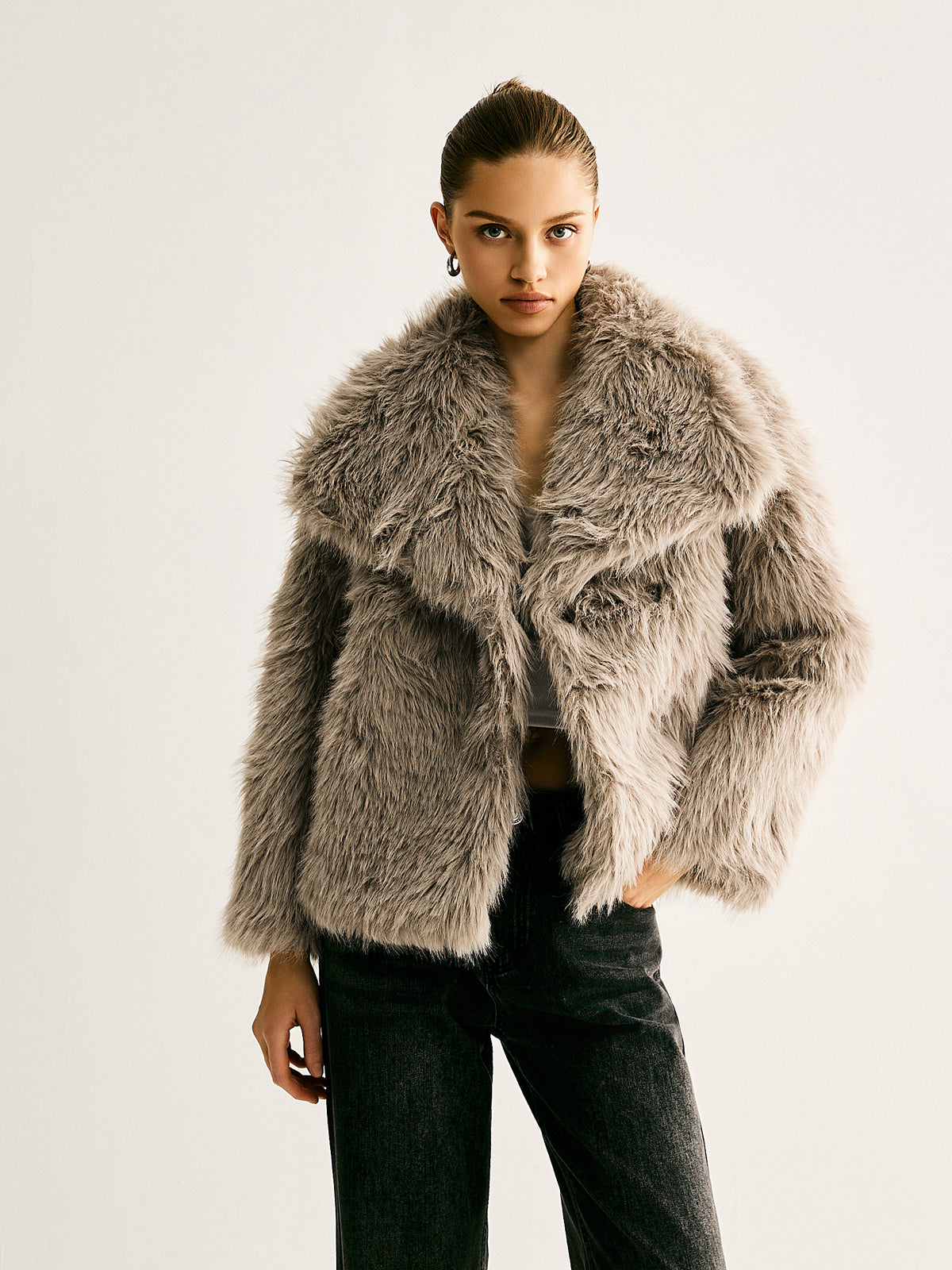Giacca Corta in Faux Fur | Collo Oversized | Stile Invernale