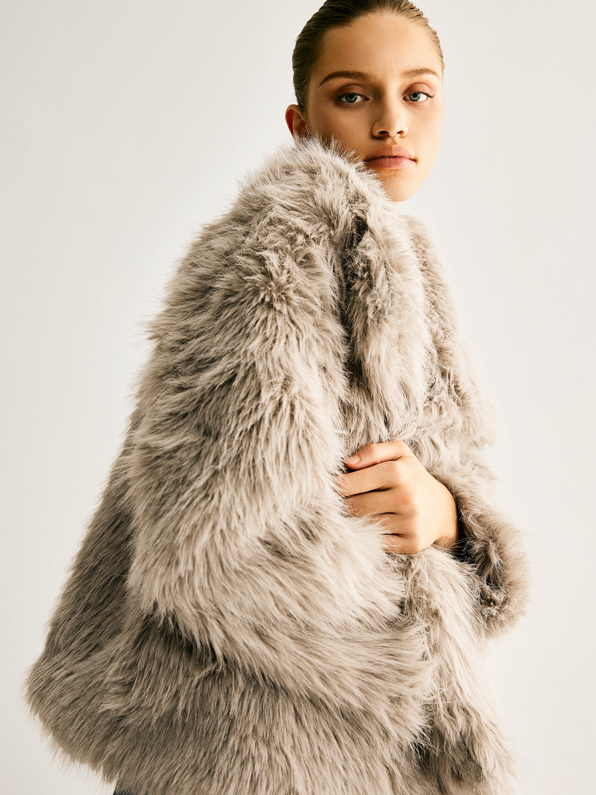 Giacca Corta in Faux Fur | Collo Oversized | Stile Invernale