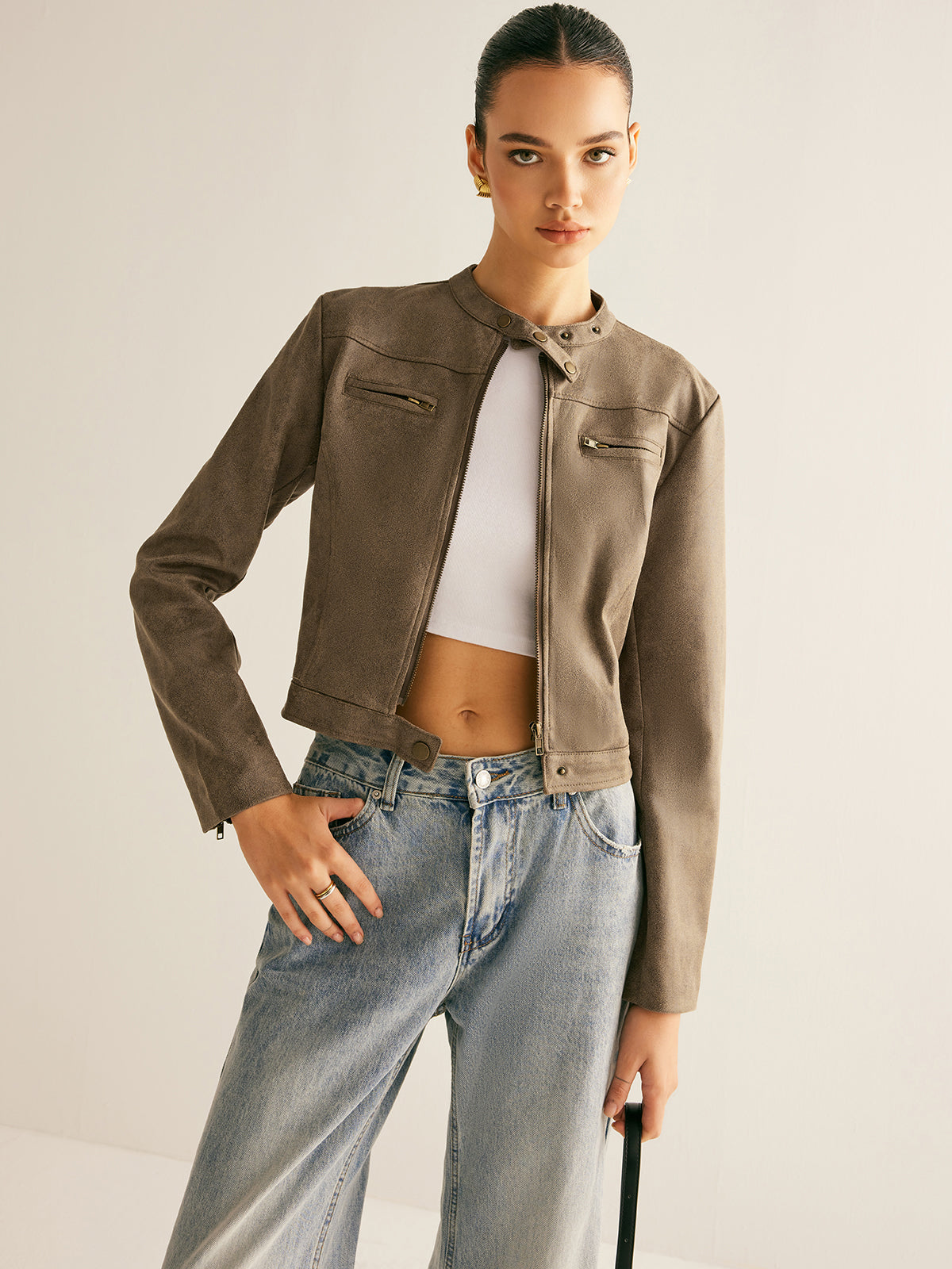 Giacca cropped effetto suede in stile minimalista