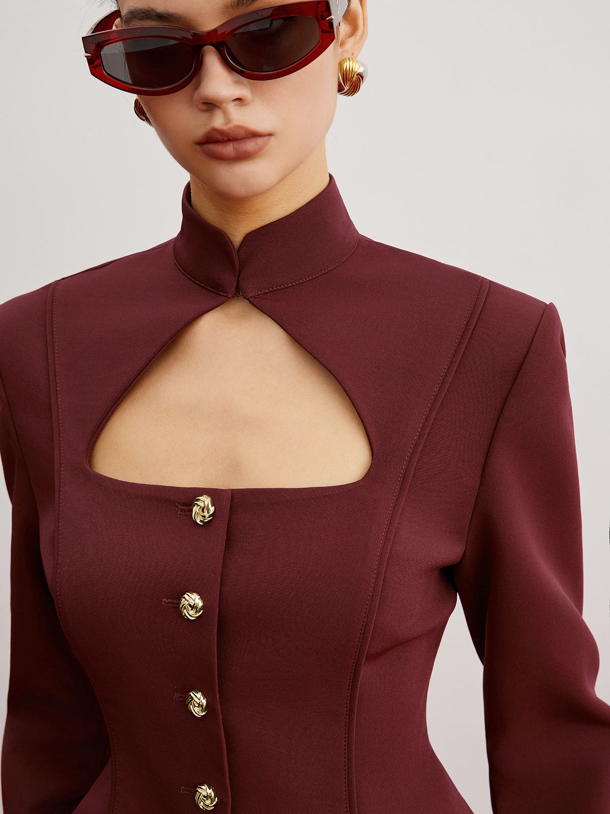 Blazer Strutturato Taglio Aperto | Collo Alto | Dettagli Bottone Oro