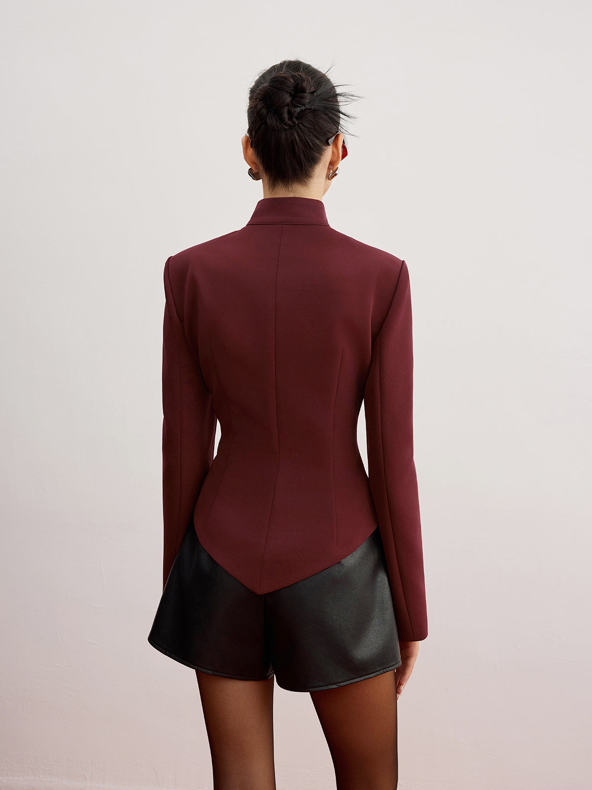 Blazer Strutturato Taglio Aperto | Collo Alto | Dettagli Bottone Oro