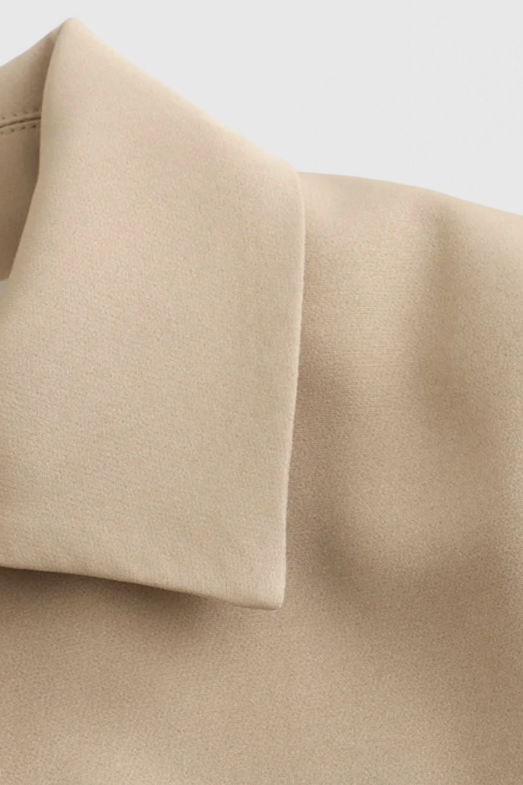 Giacca Utilitaria Cropped | Tasche Frontali a Patta, Collo Ribattuto