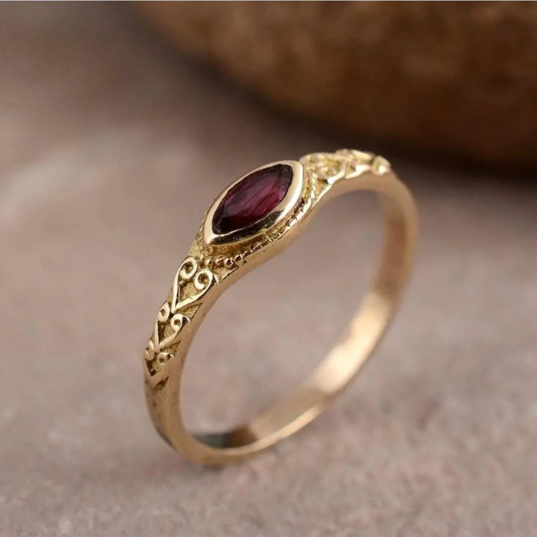 Anello Vintage Bezel-Set | Band 8mm, Zirconia Cubica | Amara Viani
