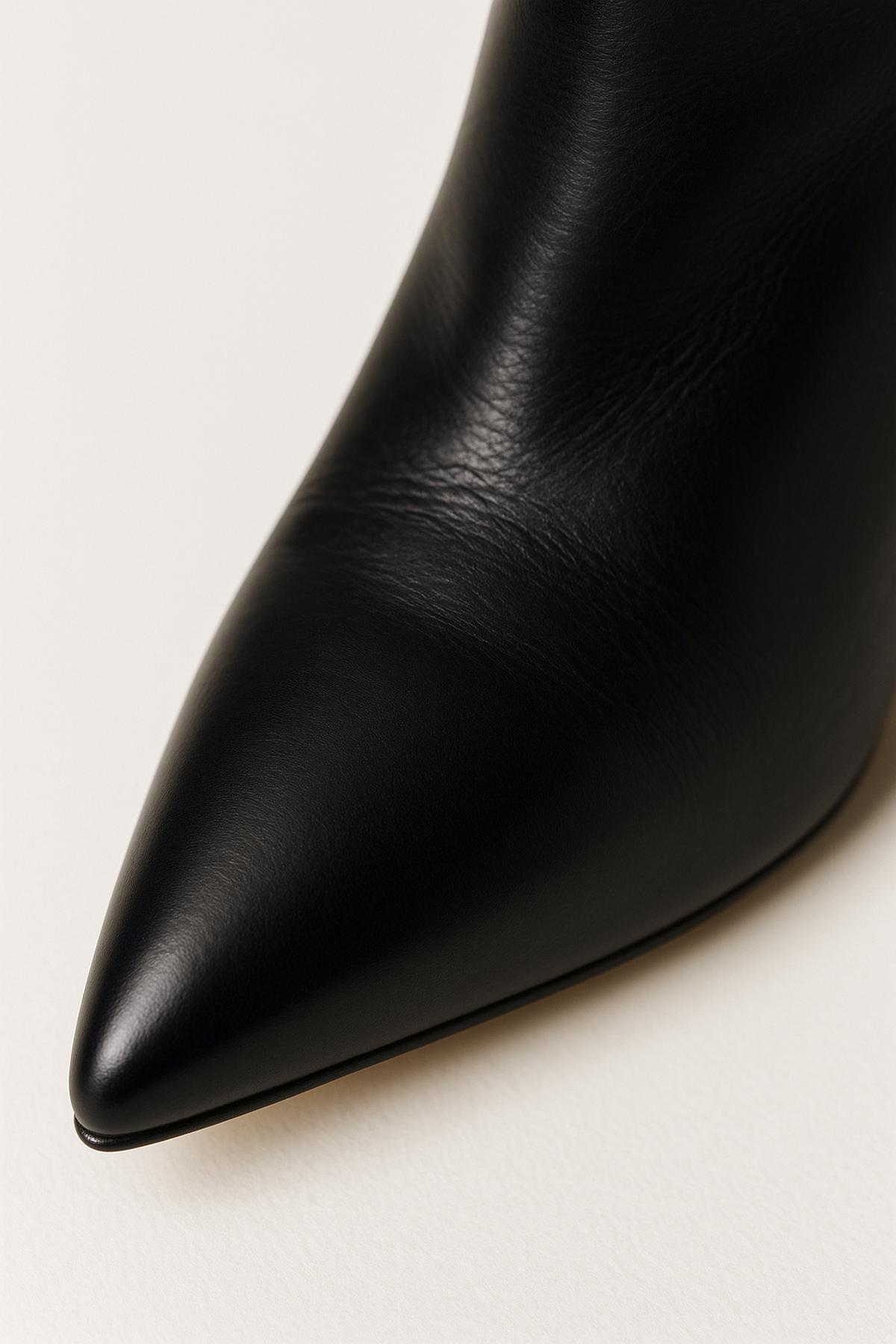 Stivali Alti Maestria Croc-Embossed | Punta Affilata | Tacco Blocco
