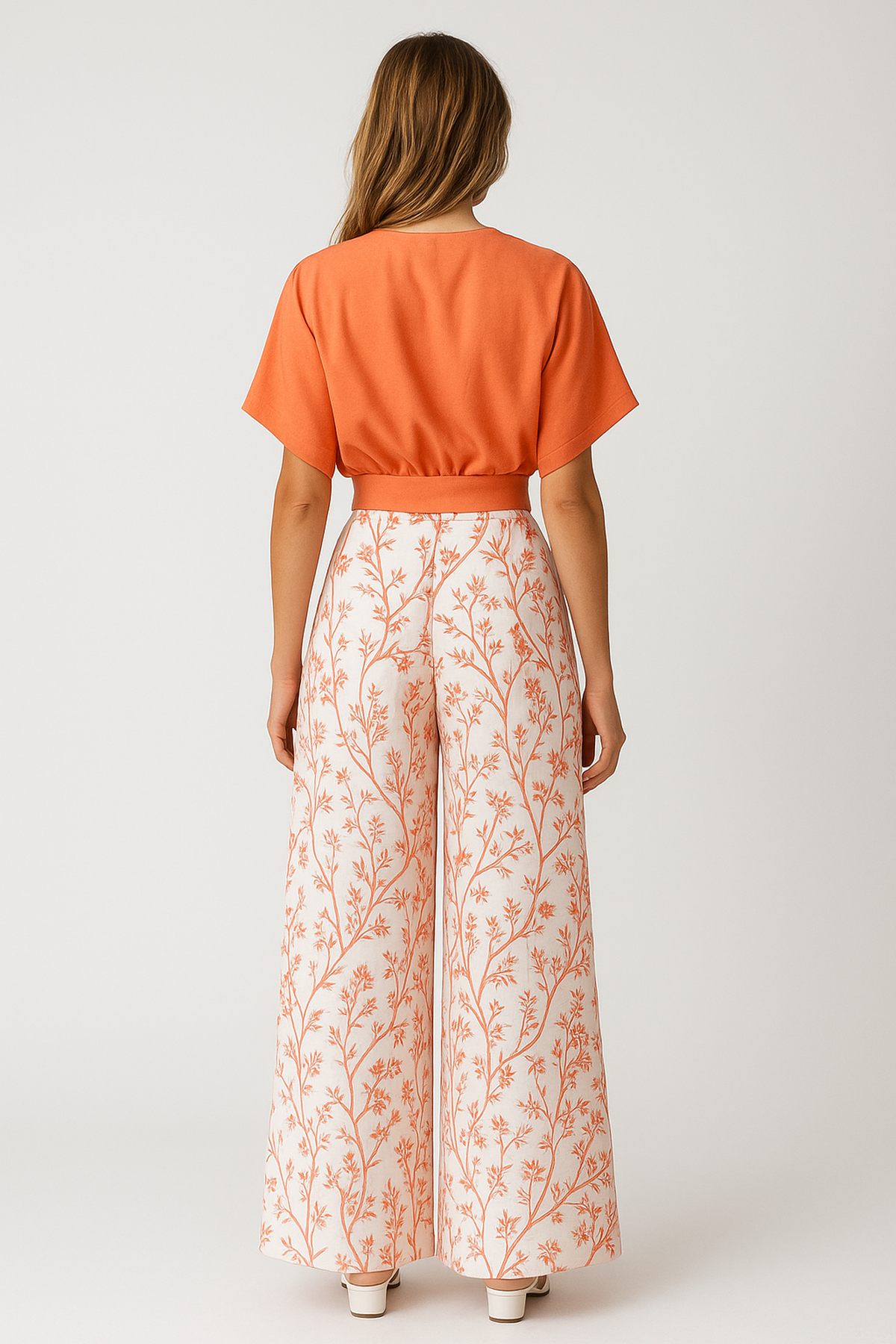Top Corto V-scollo e Pantaloni Largo Stampati | Alta Vita