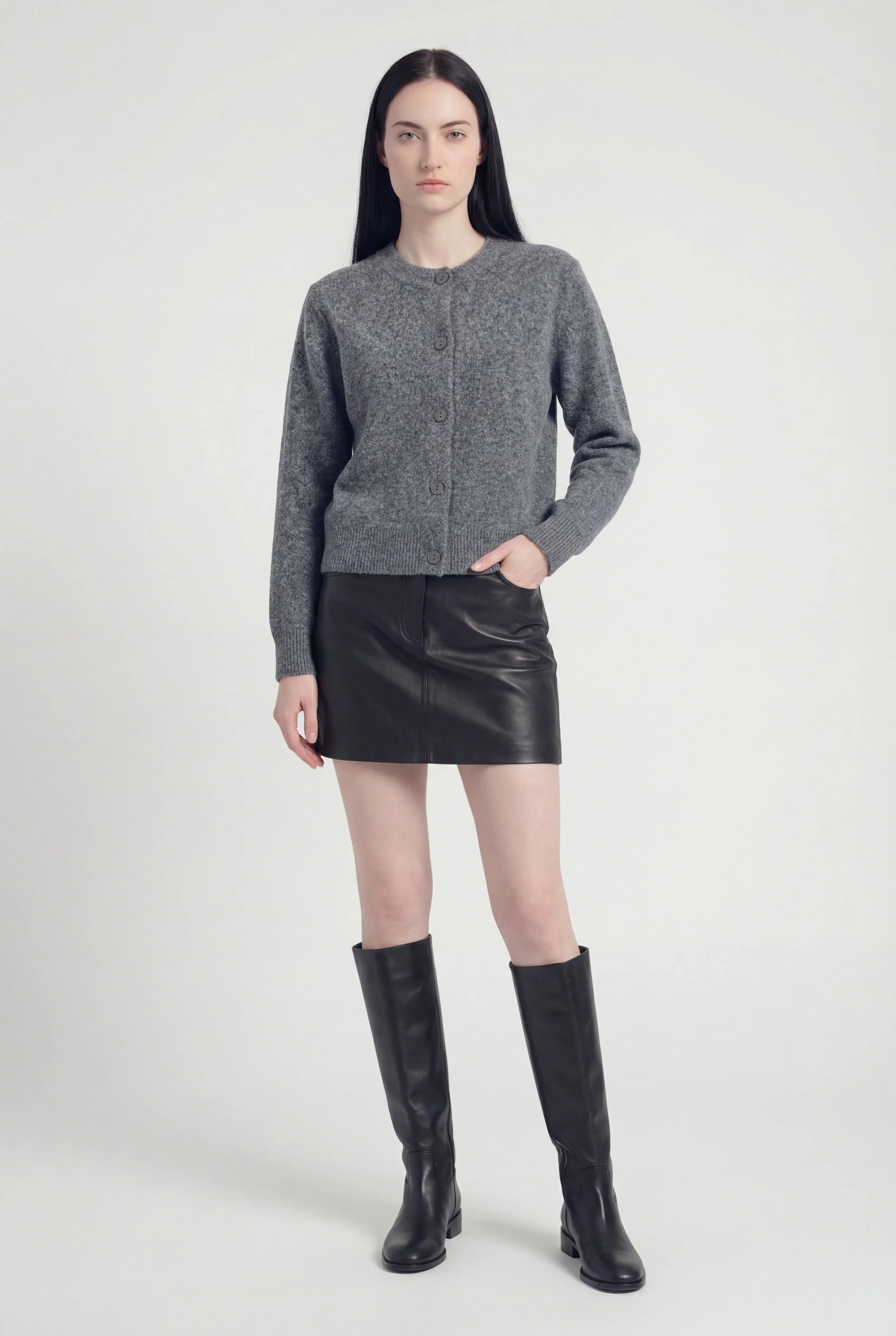 Cardigan Essenza collo rotondo in maglia con bottoni