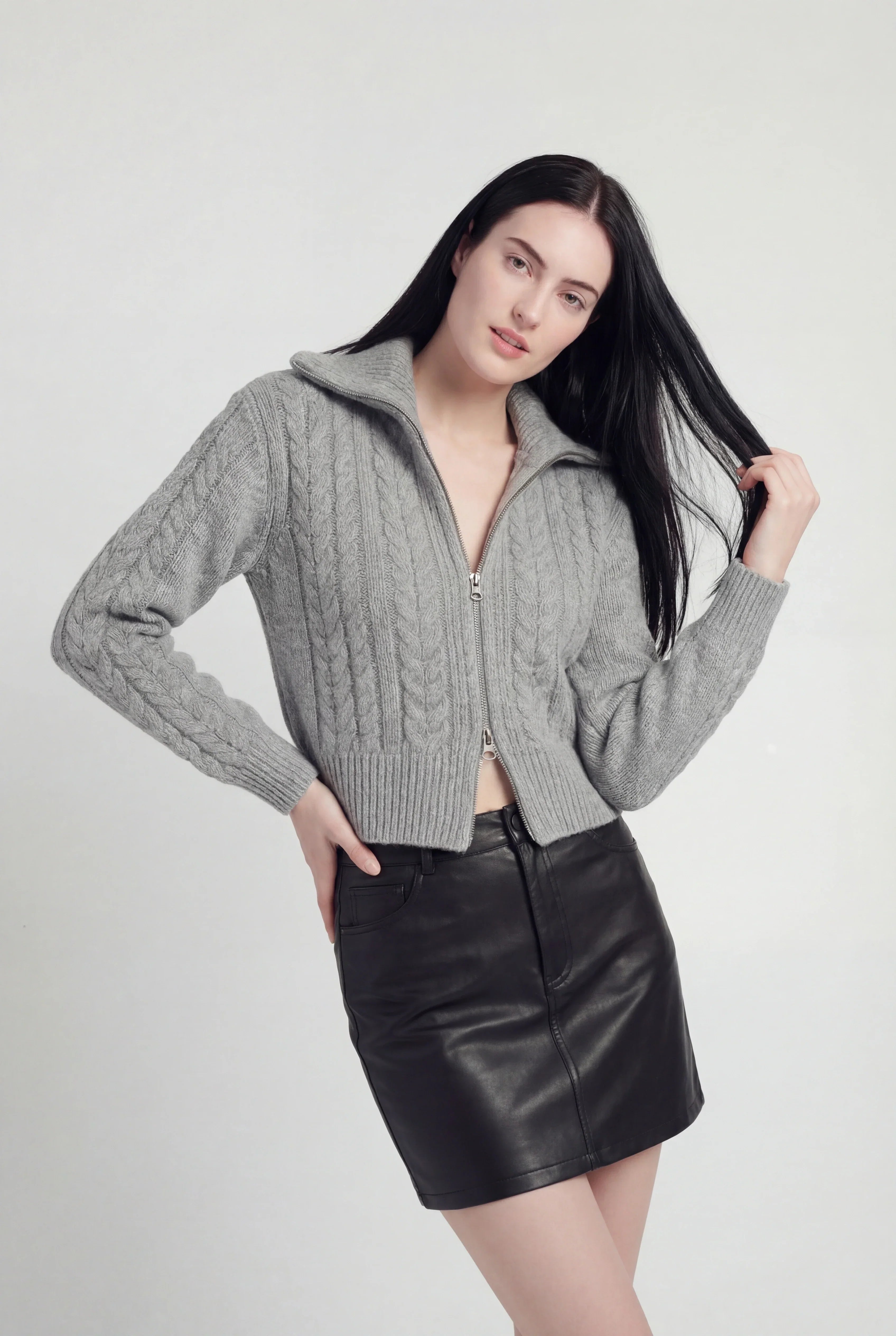 Cardigan Zip in Maglia a Cavo Essenza | Collo Alto | Lunghezza Cropped | Fit Relaxed