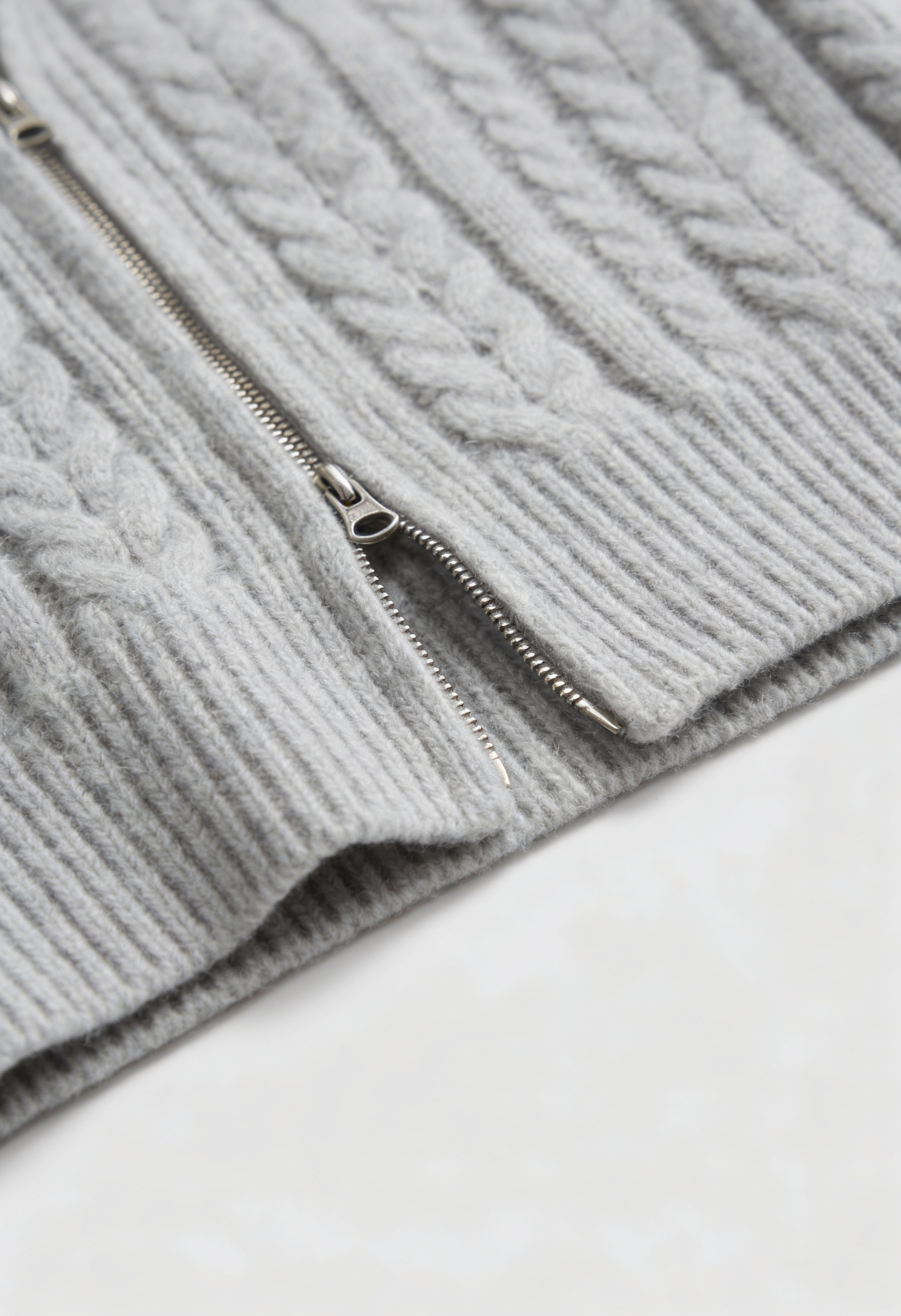 Cardigan Zip in Maglia a Cavo Essenza | Collo Alto | Lunghezza Cropped | Fit Relaxed