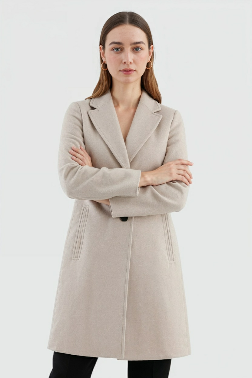 Cappotto lungo beige con collo a revers