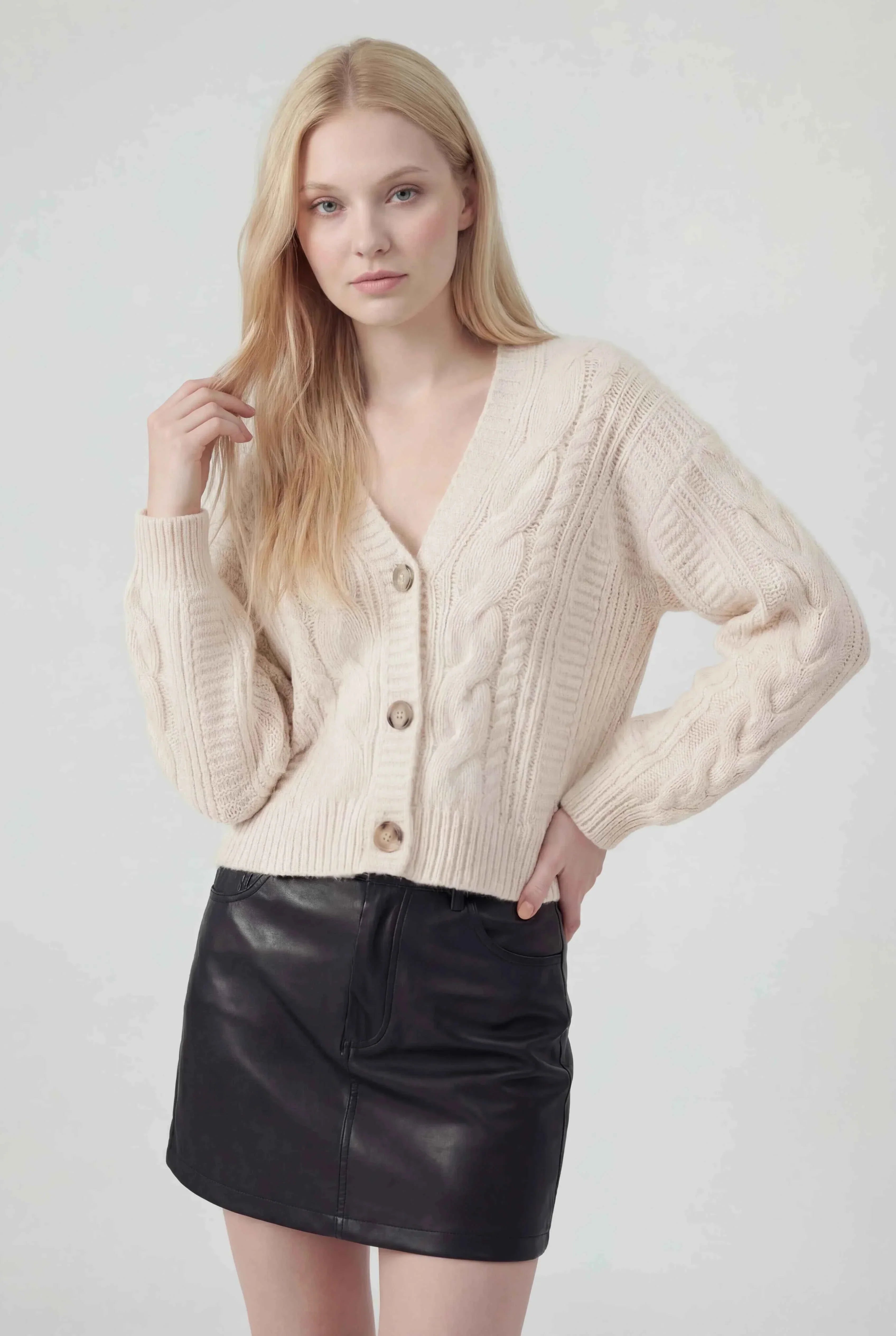 Cardigan V-Neck in Maglia a Treccia | Chiusura con Bottoni | Vestibilità Relaxed