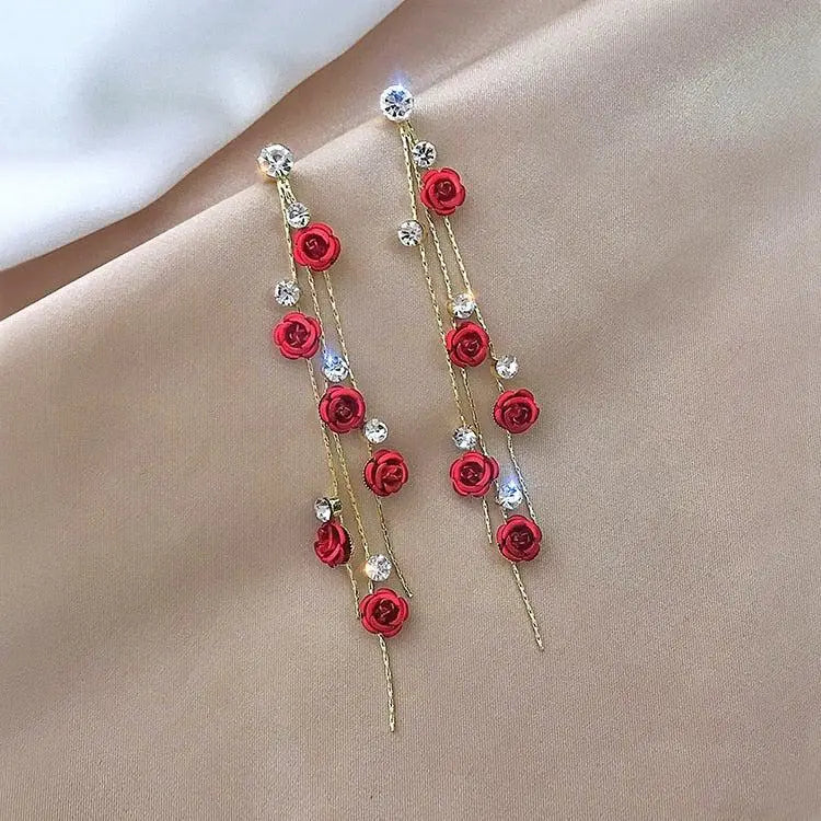 Orecchini Rose Cascade con design a catena in cristallo