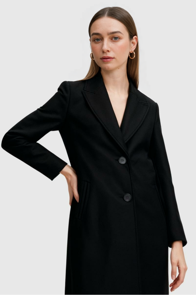 Cappotto Lungo | Collo a Revers, Chiusura a Due Bottoni, Linea Pulita