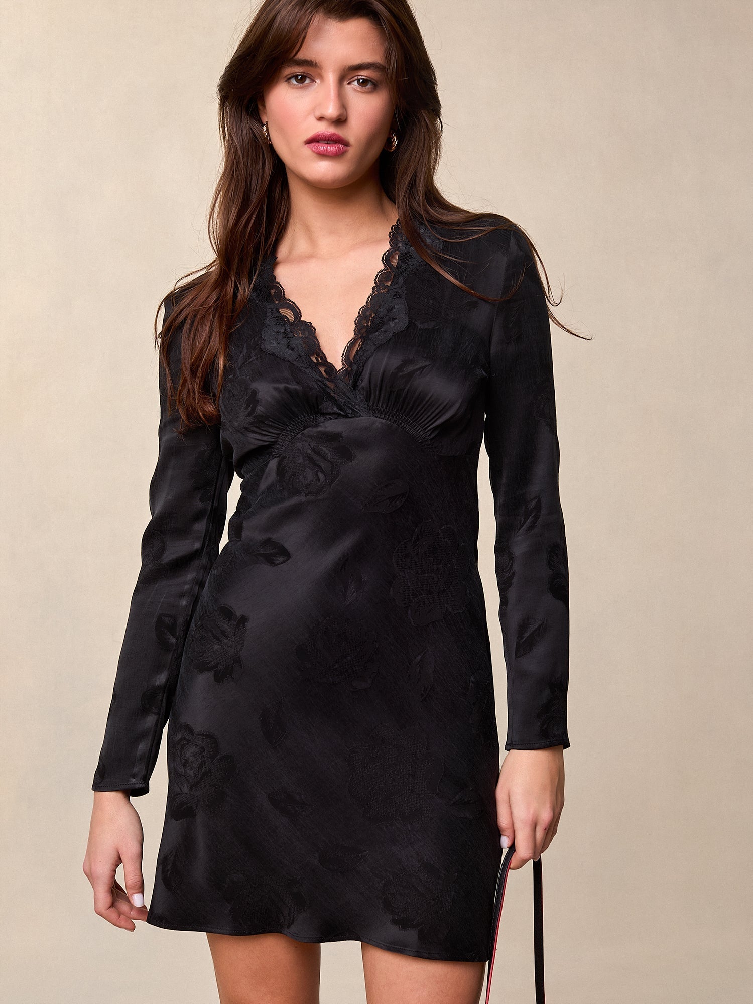 Abito Mini Satin | Scollo a V in Pizzo | Maniche Lunghe