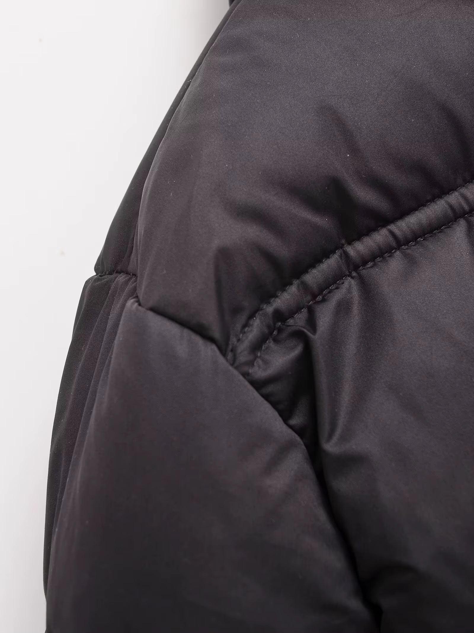 Giacca Corta Padded | Design con Cappuccio | Leggera per l'Inverno