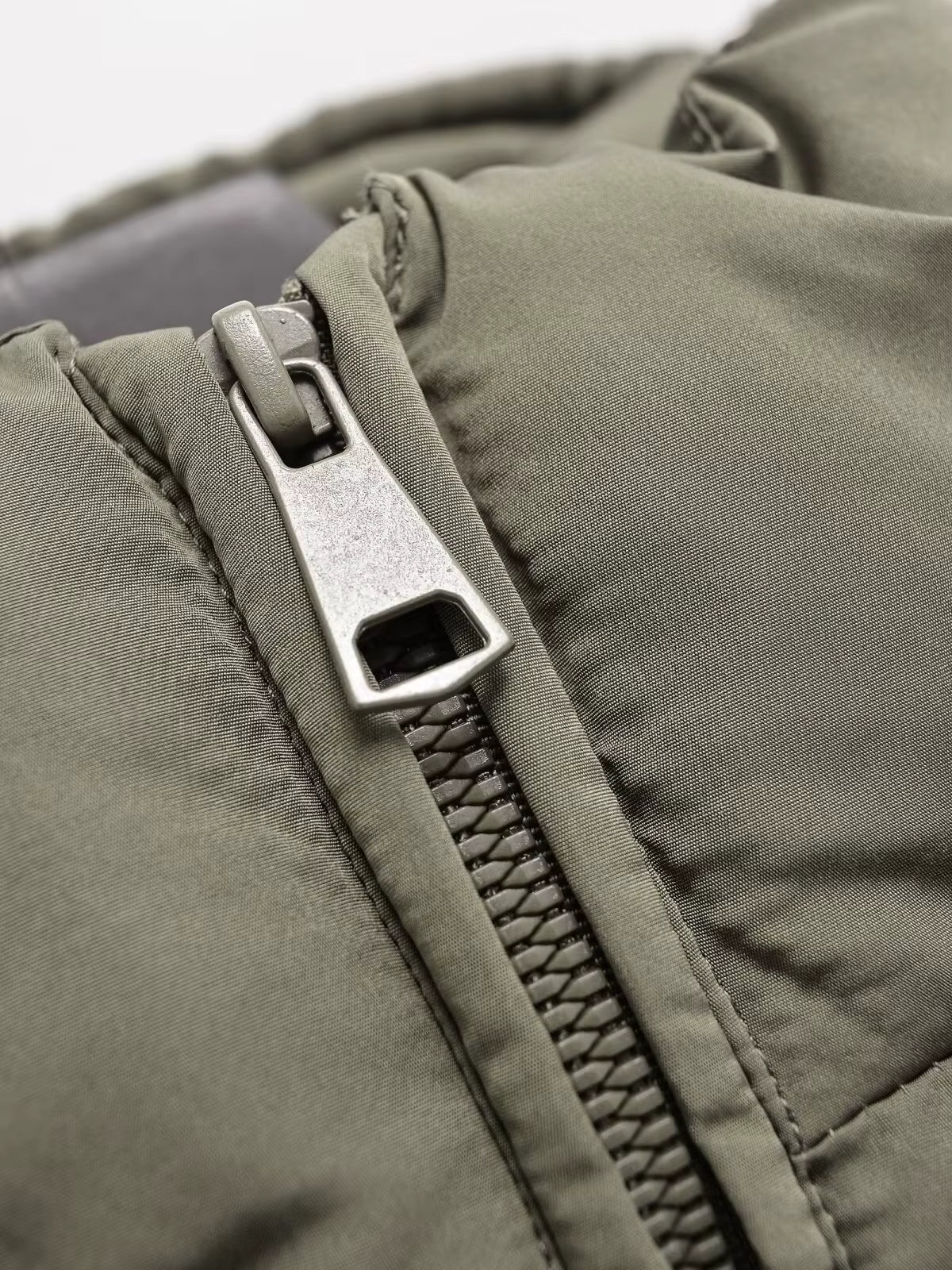 Giacca Corta Padded | Design con Cappuccio | Leggera per l'Inverno