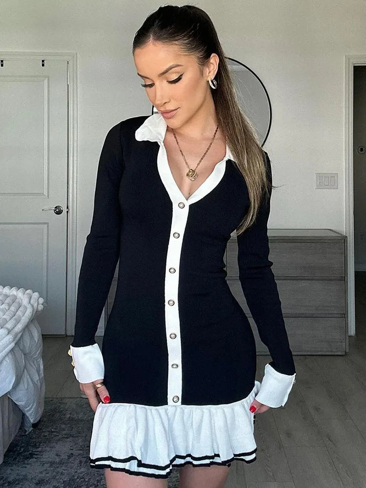 Abito Mini in Maglia | Vestibilità Slim | Chiusura Frontale con Bottoni | Orlo Volante
