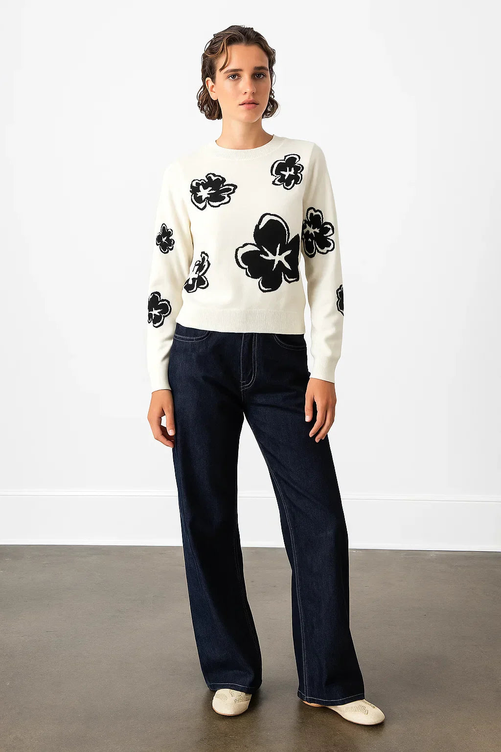 Maglione Floreale in Maglia | Design a Contrasto | Silhouette Moderna